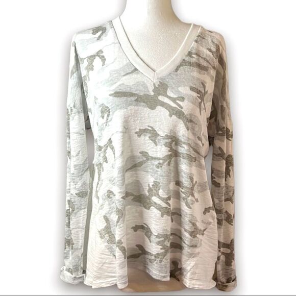 RED Haute grey/white camouflage top w/ long rolled up sleeves & v-neck. SZ XS. - Picture 1 of 10